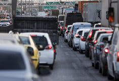 Κίνηση στους δρόμους: Δύσκολη η κυκλοφορία στον Κηφισό - Μποτιλιάρισμα στην παραλιακή προς Πειραιά