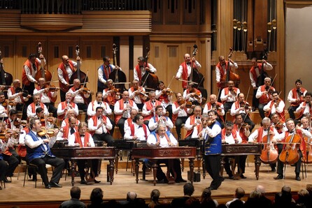 The Budapest Gypsy Symphony Orchestra: 100 τσιγγάνικα βιολιά 