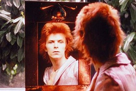 To νέο κομμάτι του David Bowie λέγεται "Sue"