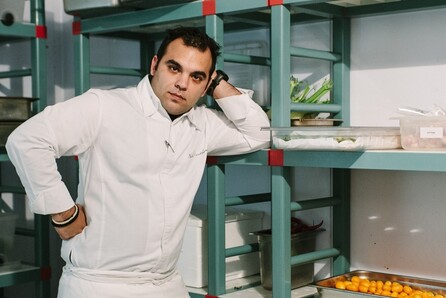 Ο σεφ Νίκος Καραθάνος, ανακοίνωσε την αποχώρησή του από τη "Χύτρα"