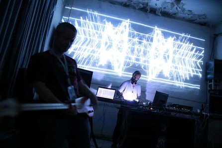 Electric Nights: To φεστιβάλ ζωντανής ηλεκτρονικής μουσικής έρχεται στο Booze