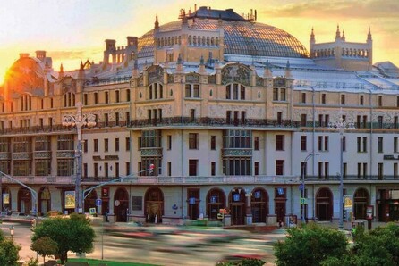 «Ένας τζέντλεμαν στη Μόσχα»: Το εμβληματικό ξενοδοχείο Μετροπόλ στεγάζει μια απολαυστική ιστορία κατ’ οίκον περιορισμού