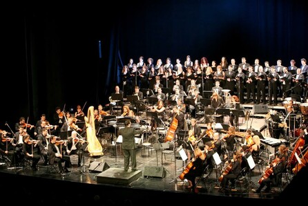 Η Συμφωνική Ορχήστρα και η Χορωδία του Δήμου Αθηναίων «ντύνουν» μουσικά την πόλη