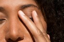 Κορωνοϊός: Γιατί δεν μπορούμε να σταματήσουμε να αγγίζουμε το πρόσωπό μας