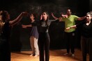 Κωφοί ηθοποιοί παίζουν θέατρο για όλους στην Αθήνα