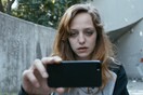«Wannabe»: Η απεγνωσμένη προσπάθεια μιας έφηβης YouTuber να γίνει διάσημη