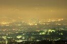 «Αποπνικτική» η νύχτα των Χριστουγέννων με αιθαλομίχλη να καλύπτει Αθήνα και Θεσσαλονίκη