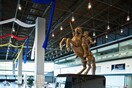 ΠΓΔΜ: Αποκαθήλωσαν το άγαλμα του Μεγάλου Αλεξάνδρου από το αεροδρόμιο των Σκοπίων
