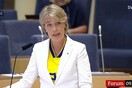 Με φανέλα του Ντουρμάζ εμφανίστηκε στη Βουλή η υπουργός Αθλητισμού της Σουηδίας
