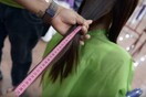 Στη Βενεζουέλα οι γυναίκες πουλάνε τα μαλλιά τους για να επιβιώσουν