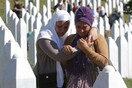 Χάγη: «Εν μέρει υπεύθυνη» η Ολλανδία για τον θάνατο 300 θυμάτων στη σφαγή της Σρεμπρένιτσα