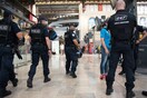 20χρονες τουρίστριες δέχτηκαν επίθεση με οξύ από γυναίκα στη Γαλλία