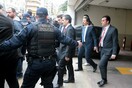 Μόλις τρεις αξιωματικοί της ΕΚΑΜ φρουρούν τους οκτώ Τούρκους που ζητά ο Ερντογάν από την Ελλάδα