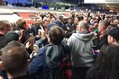 Εξαγριωμένοι πολίτες στο μετρό του Λονδίνου επιτέθηκαν σε ακτιβιστές που μπλόκαραν το συρμό