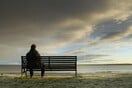 Η μοναξιά αυξάνει τον κίνδυνο άνοιας έως κατά 40%