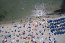 Μια ελληνική εφαρμογή για ρεζερβέ ομπρέλας και ξαπλώστρας στην παραλία