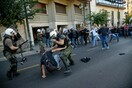 Το ΠΑΜΕ καταγγέλλει τη ΝΔ για αστυνομική βία: Το άγαλμα βάφτηκε κόκκινο, όπως ο μακελάρης Τρούμαν αιματοκύλισε την Ελλάδα