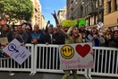 Χόλιγουντ εναντίον Τραμπ-Οι διάσημοι στις διαδηλώσεις και τις «Πορείες των Γυναικών»