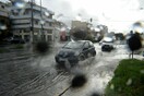 Καιρός: Στο επίκεντρο της κακοκαιρίας τα νότια προάστια - Σφοδρή καταιγίδα με χαλάζι στη Γλυφάδα