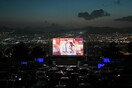 Drive-in με θέα την Αθήνα: Νύχτα κινηματογράφου στον λόφο του Λυκαβηττού
