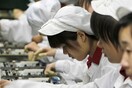 Mαθητές δουλεύουν παράνομα 11ωρα για να κατασκευάζουν το iPhone X στην Κίνα