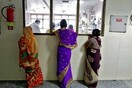 Ινδία: Γυναίκες «εξετάστηκαν για εγκυμοσύνη» για να διαπιστωθεί αν είναι κατάλληλες για εργασία