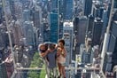 Το γυάλινο ασανσέρ ουρανοξύστη προσφέρει ιλιγγιώδη θέα της Νέας Υόρκης από ύψος 368 μέτρων 