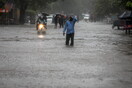 Ινδία: Σαρώνει ο κυκλώνας τις δυτικές ακτές- Τουλάχιστον 19 νεκροί και 90 αγνοούμενοι 