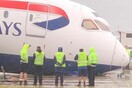 Βρετανία: «Κατέρρευσε» το μπροστινό μέρος αεροπλάνου της British Airways σε διάδρομο του Heathrow