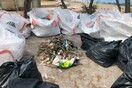 Περίπου 2,7 τόνοι απορριμμάτων στις παραλίες στο Μικρό Καβούρι και Β' Πλαζ Βούλας - Επικίνδυνα απόβλητα, γόπες και πλαστικά