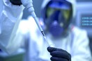 WSJ: AstraZeneca - J&J εξετάζουν τροποποίηση των εμβολίων για αντιμετώπιση των θρομβώσεων