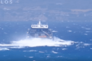 Καρέ-καρέ η «μάχη» του Sifnos Jet στο Αιγαίο με τα κύματα (Bίντεο)
