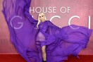 Η Lady Gaga εμφανίστηκε σε πρεμιέρα του « House of Gucci» με... Versace -Το «καρφί» της Ντονατέλα