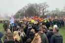 Ολλανδία: Στους δρόμους χιλιάδες πολίτες κατά των νέων περιορισμών για τον κορωνοϊό