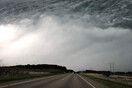 Σύννεφα που μοιάζουν με κύματα: Αυτή η φωτογραφία έγινε viral