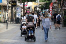 Πολίτες στην Κύπρο με μάσκα