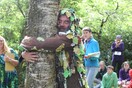 Σκωτία: Διοργανώθηκε το πρώτο εθνικό πρωτάθλημα αγκαλιάς δέντρου 