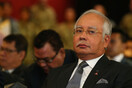 Μαλαισία: Ο πρώην πρωθυπουργός Νατζίμπ Ραζάκ οδηγήθηκε στη φυλακή για το σκάνδαλο 1MDB