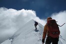Κατολίσθηση στις Άλπεις: Η στιγμή που ορειβάτες γλιτώνουν από την τελευταία στιγμή