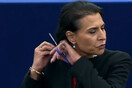 Σουηδή ευρωβουλευτής έκοψε τα μαλλιά της στη διάρκεια ομιλίας στο Στρασβούργο