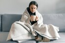 Πώς θα ζεσταθούν όσοι κρυώνουν εύκολα: Αλήθειες, μύθοι και «ανοησίες»