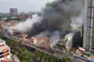 Μπαγκλαντές: Συγκλονιστικές εικόνες από τεράστια φωτιά στη μεγαλύτερη αγορά ρούχων της Ντάκα