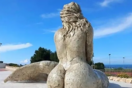 Ιταλία: Αντιδράσεις για το άγαλμα γοργόνας «αλά Καρντάσιαν» σε πλατεία της Απουλίας