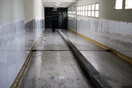 Ομαδικός βιασμός 17χρονου: Ο διευθυντής των φυλακών διαψεύδει την καταγγελία