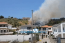 Φωτιά στη Ναύπακτο, κοντά σε σπίτια - Και εναέρια μέσα στην κατάσβεση