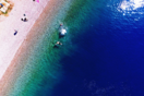 Άκολη ή Άβυθος: Η παραλία με τα κρυστάλλινα νερά, το αμέτρητο βάθος και το ψιλό βότσαλο
