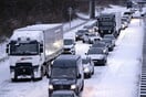 Σφοδρή χιονόπτωση στη Σκανδιναβία: Εκατοντάδες αυτοκίνητα παγιδεύτηκαν στη Σουηδία - Κλειστά σχολεία στη Νορβηγία