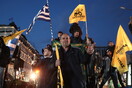 Με κόρνες, μουσικές και ελληνικές σημαίες ξεκίνησε το αγροτικό συλλαλητήριο στο Σύνταγμα