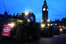 Αγρότες έφτασαν με τα τρακτέρ τους έξω από το κοινοβούλιο της Βρετανίας