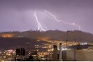 Μήνυμα του 112 για ισχυρές καταιγίδες σε κεντρική Μακεδονία, Θεσσαλία, Στερεά Ελλάδα και νησιά βορείου Αιγαίου 
